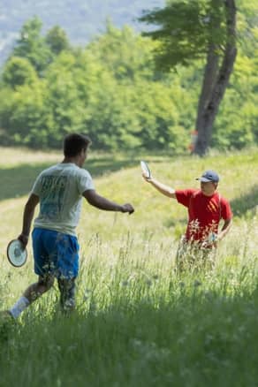 Two men playing disc golf at The Highlands 